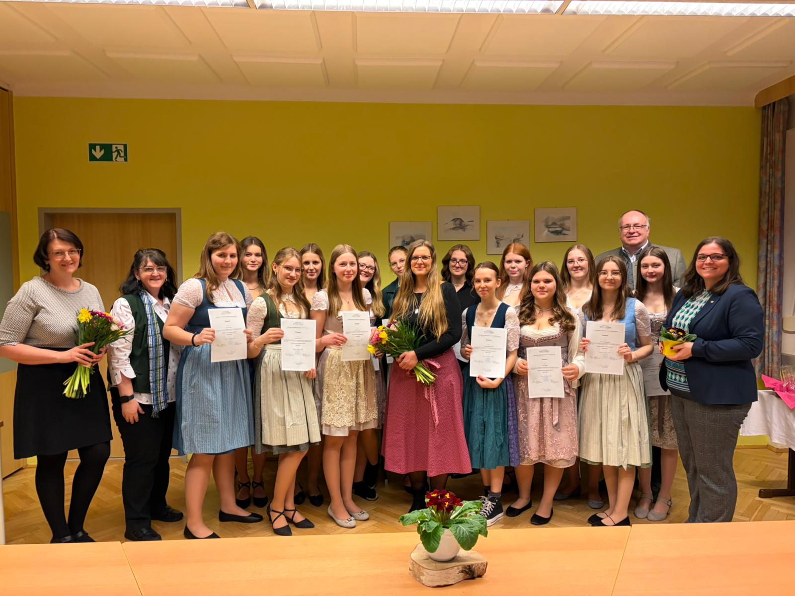 Kinderbetreuerprüfung 3b: 14 Schülerinnen mit neuer Berufsausbildung