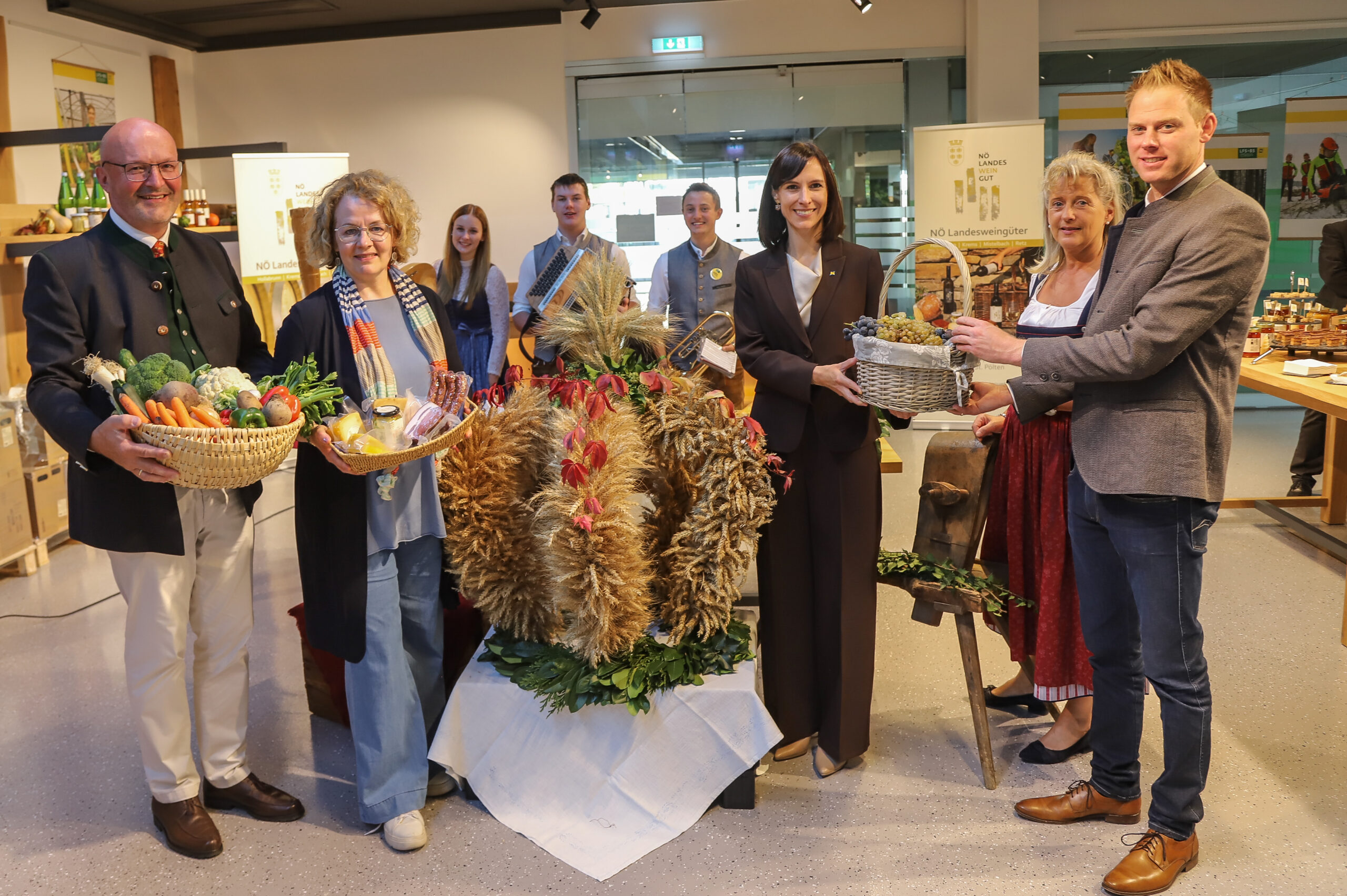 Erntedankfeier eröffnete die neue Verkaufssaison im Landhauskeller